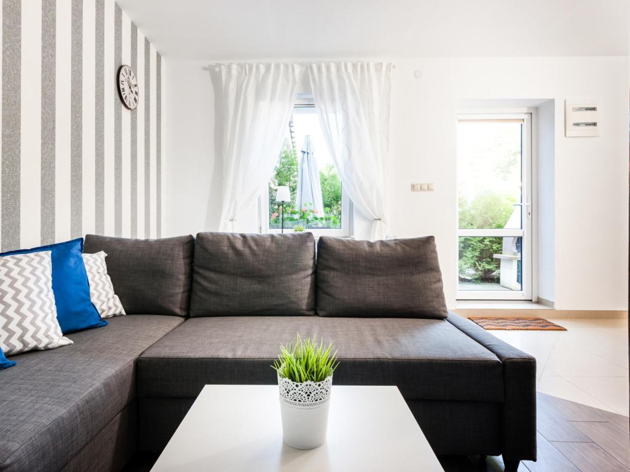 Kompleks Wypoczynkowy Pomerania Z Podgrzewanym Basenem 30 Metrow Do Morza Rewal Habitación foto