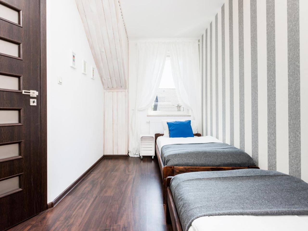 Kompleks Wypoczynkowy Pomerania Z Podgrzewanym Basenem 30 Metrow Do Morza Rewal Habitación foto